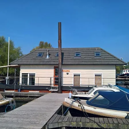 Botel Homeship 